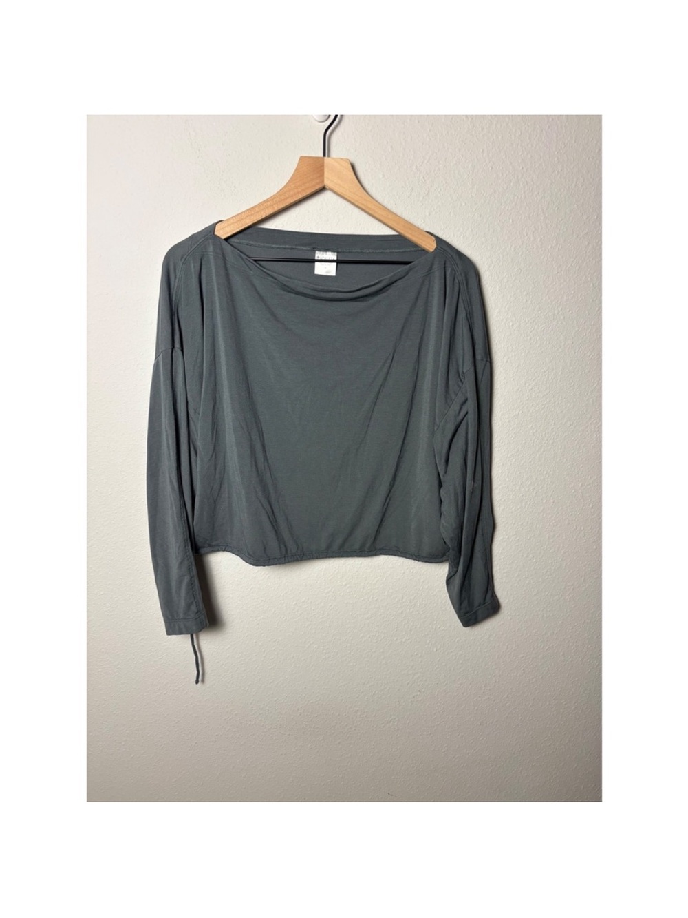 Athleta Cool Down Side Tie Cinched Hem Yoga Crop Top Green Grey 533418 medium